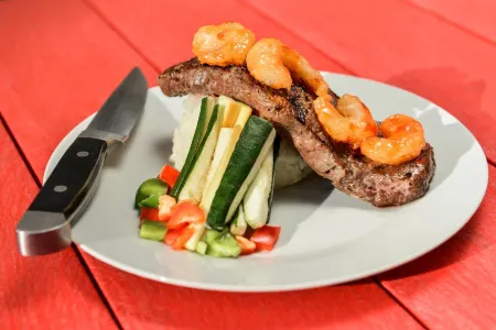 Canalside Restaurant & Inn Отели в г. Порт Колборн