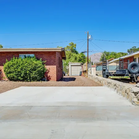 Near Casino & Shops: Cozy Apt in West El Paso!