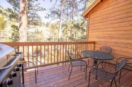 Riverwood on Fall River Отели рядом с достопримечательностью «MacGregor Ranch Museum»