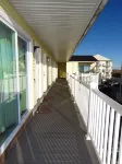 Breakers by the Sea - 2 stjerner