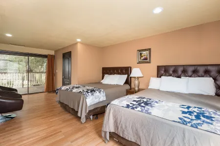 Mountain Trail Lodge and Vacation Rentals Отели рядом с достопримечательностью «Тенайя Лодж эт Йосемити»