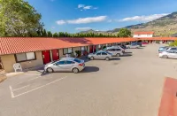 Westridge Motor Inn - parking