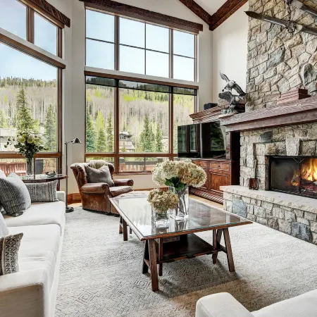 5Br Alpine Luxury Home with Private Hot Tub by RedAwning - Save 20% on 7+ Nights!