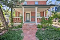 Fresh Downtown Longmont Apartment - Walk to Main! -  Ferienwohnungen