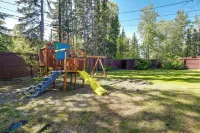 1 Mi to Downtown and River Family Apt in Fairbanks Hotels near Morris Thompson Cultural & Visitors Center