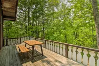 Swiss-Style Chalet w/ Fireplace - Near Story Land! - balcony