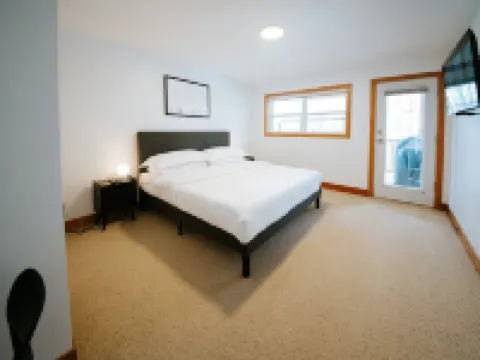 Private Hot Tub & Fireplace, Steps to Lift & Bike Trails, Short Drive to Golf. 金伯利酒店