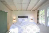 舒適的斯托克布里奇小屋 - 步行至海灘和湖中！ - Wi-Fi