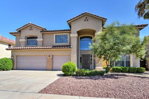 Spacious Litchfield Park Home w/ Yard, Heated Pool - Homestays