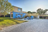 Canyon Lake Retreat w/ Pool ~ 2 Mi to Lake - Country Houses