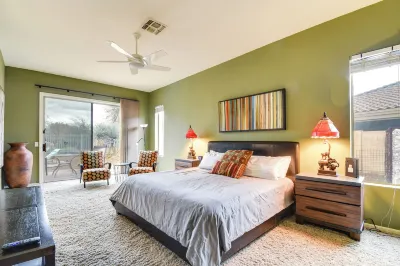 Luxe Couples Retreat w/ Pool & Outdoor Kitchen! Hotele w: Desert View