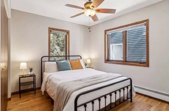Lakefront Getaway: Sauna, Hot Tub, Firepit & More! 3 Bedroom Home by RedAwning