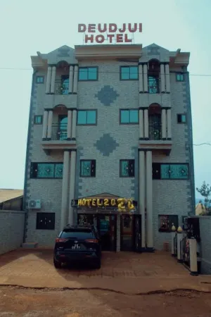 Deudjui hôtel Отели в г. Бафан