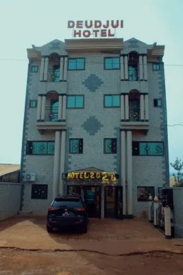 Deudjui hôtel - 3-Star