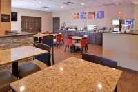 Comfort Inn & Suites Fayetteville-University Area - breakfast