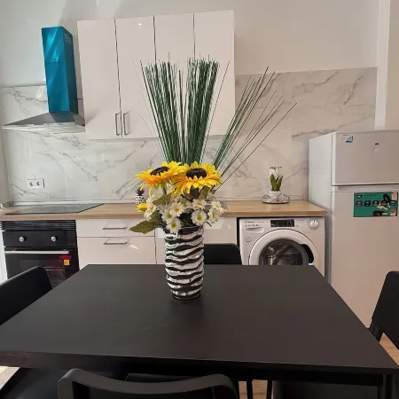 Naffah Apartments I Отели рядом с достопримечательностью «Станция Santa Eugenia »