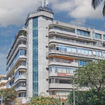 Bentley Hotel, Marine Drive Отели рядом с достопримечательностью «Mani Bhavan Gandhi Museum»