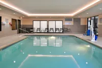 Courtyard Detroit Utica - Swimmingpools
