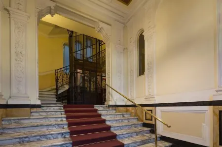 Home Grifondoro Affittacamere Отели рядом с достопримечательностью «Палацци-деи-Ролли»