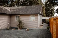 Private Guest House  -Villa in the Valley- Các khách sạn gần Vancouver Island University