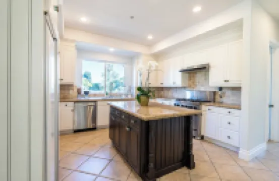 Spacious Mediterranean 5-bedroom house with AC, WiFi in marvelous Los Angeles