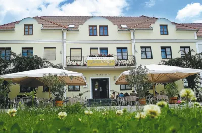 Eisenbock's Strasser Hof Hôtels à : Strass im Strassertale