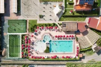 Residence Just 600 Meters from the Beach - piscina
