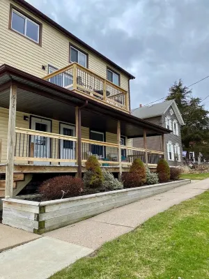 Cozy, Clean, Convenient and Spacious 3-bedroom apartment in beautiful Clayton. Hotels in Clayton