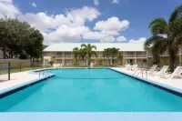 Howard Johnson by Wyndham Vero Beach / Downtown Hotels in Gifford