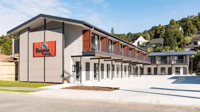 Dolphin Motel Hotels in 