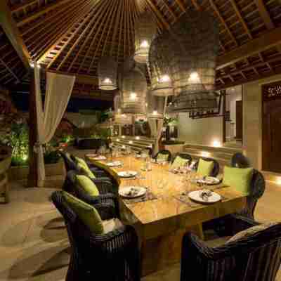 Villa Naty Canggu - 6 Bedrooms Luxury Villa Dining/Meeting Rooms