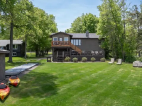 Lake home, 3 bd 3 bath, 2 car garage deck, dock, Video game, foosball, quiet bay