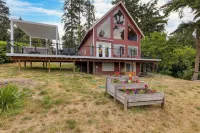 Polnell Point Lookout by Avantstay Water Views, Hot Tub, Large Patio