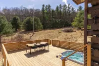 Secluded w/ Deck Views, Hot Tub, & Ping Pong Hudson in the Berks by Avantstay
