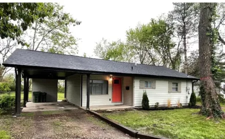 Stylish, modern, REMODELED : Central Location Отели в г. Роджерс