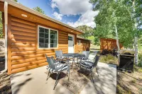 Cabin in Eleven Mile Village w/ Patio & Gas Grill! - 3 tähden