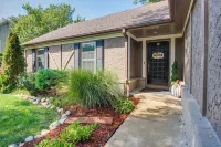 Overland Park Home w/ Fenced-in Yard & Gas Grill! - Homestays