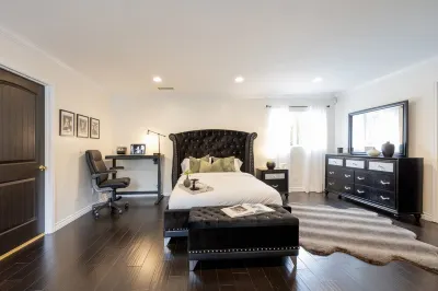 Luxury Hollywood Hills Villa: Heated Pool, Peaceful and Private, Unique Design Hotel dekat Millennium Dance Complex