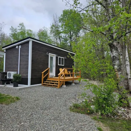 Peaceful Getaway: Tiny Home Studio in Sedgwick, Maine
