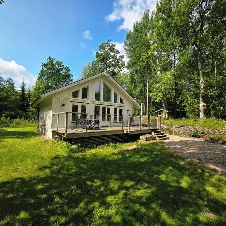 Modern vacation home on the Bolmen Отели в г. Gislaved