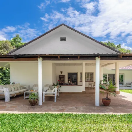 Hibiscus Home & Apartments