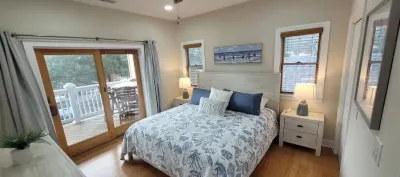 Stylish Waterfront/Marina Condo