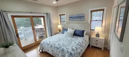 Stylish Waterfront/Marina Condo
