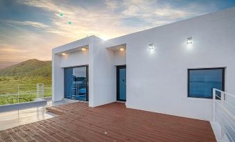 Pohang Vivaldine Pool Villa