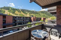 Aspen Square Condominium Hotel - Mountain view