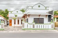 RedDoorz Near Wisata Pantai Parangtritis Hotel in zona Pantai Parangtritis
