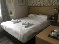 The Queens Head Hotels in 