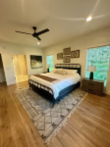 Lake House Gem: Cozy Waterfront Escape