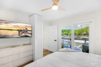 Bearcat Bungalows Two Homes One Rental, Sleep 22 - parcheggio