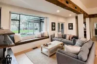 Luxurious 3-BR Home: BBQ Grill, Hot Tub & Fire Pit